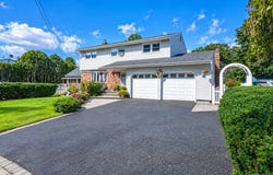69A Erlanger Boulevard, North Babylon, NY 11703