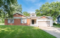 42 Circle Dr W, Montgomery, IL 60538