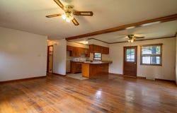822 W 6th St, Cameron, MO 64429