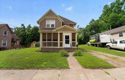 1208 Maple Avenue, Jackson, MI 49203