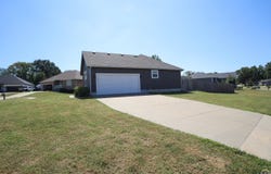 2101 SE Peace CT, Topeka, KS 66605