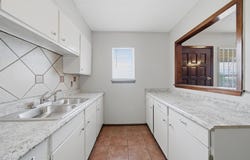 911 vance jackson rd, San Antonio, TX 78201