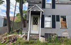 23 Island Ave, Quincy, MA 02169