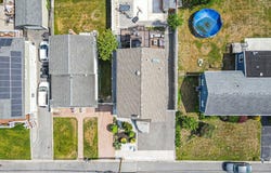 25 E Seacrest Avenue, Lindenhurst, NY 11757