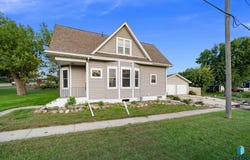 201 Nidaros Ave, Baltic, SD 57003-3008