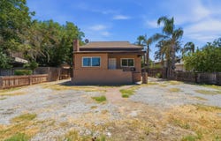 523 E 11th Street, Hanford, CA 93230