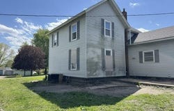 125 W Jackson Street, Winthrop, IA 50682