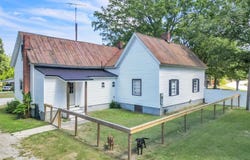 122 Robertson St, Hodges, SC 29653