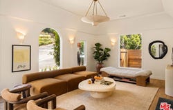 3141 E La Suvida Dr, Los Angeles, CA 90068