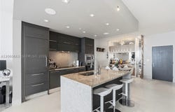 900 Biscayne Blvd, Miami, FL 33132