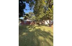 6 Parkhurst Place, Fairfield, IL 62837