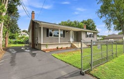 192 Empire St, Chicopee, MA 01013