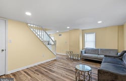 30 E MAIN Street, CHRISTIANA, DE 19702