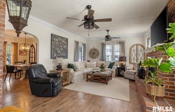 811 4TH Street, Pawnee, IL 62558