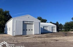 610 7Th Street SE, Britt, IA 50423