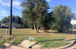506 N East St, Edna, TX 77957