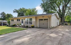 106 Paula Drive, St Charles, MO 63301
