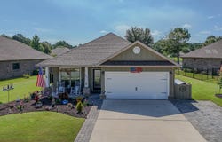 240 Whitman Way, Freeport, FL 32439