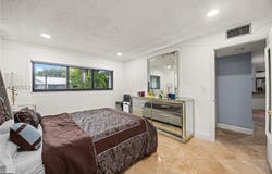 917 NE 199th St, Miami, FL 33179