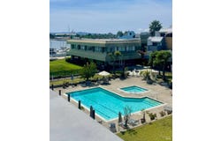 1 Embarcadero W, Oakland, CA 94607