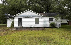6102 Bullock St, Pine Bluff, AR 71602