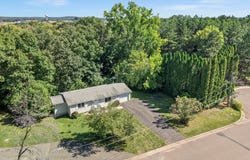 512 Eric Drive, Osceola, WI 54020