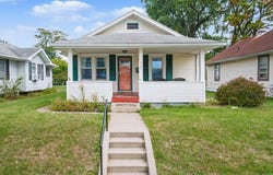 202 Strathmoor Avenue, Mishawaka, IN 46544-1555