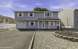4 Harbor View Lane, Toms River, NJ 08753