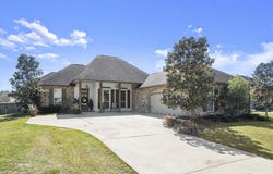 12480 Three Lakes Dr, Walker, LA 70785