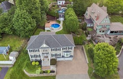 5 Dell Ave, Wakefield, MA 01880