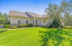 408 Holly Lane N, Oakdale, MN 55128