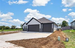 11109 E 209TH Street, Peculiar, MO 64078