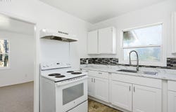 2406 E 10TH St, TheDalles, OR 97058