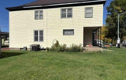1317 E 13th Ave, Hibbing, MN 55746