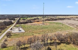 6606 W Highway, Smithville, MO 64089