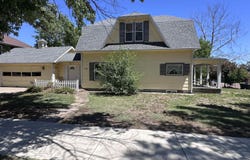 300 N Main St, Pratt, KS 67124