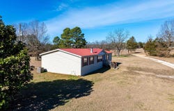523 E Red Barn Road, Cave City, AR 72521
