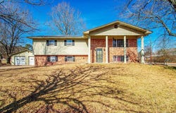 108 E 5th Avenue, Leola, AR 72084
