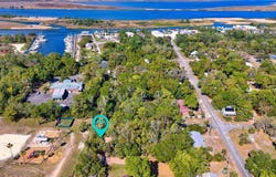 254 8th St, Apalachicola, FL 32320
