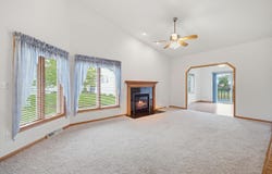 W206N16187 Stonebrook Dr, Jackson, WI 53037