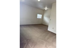 736 5TH St, Springfield, OR 97477