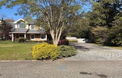 906 Thompson Drive, Bay Shore, NY 11706