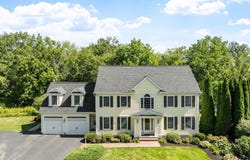 7 Sweeney Ridge Rd, Bedford, MA 01730