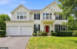 32 LILBURN Drive, BUNKER HILL, WV 25413