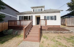 520 E FAIRFIELD St, Gladstone, OR 97027