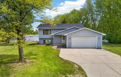 33067 Nueman Trail, Lindstrom, MN 55045