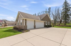 2947 S Gate Dr, Hartford, WI 53027