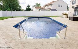 35 Richard Terrace, Middletown, NJ 07748