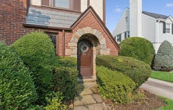 23 Wisteria Avenue, Mineola, NY 11501