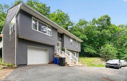 5 Lawrence Dr, Vernon Twp., NJ 07422-1020